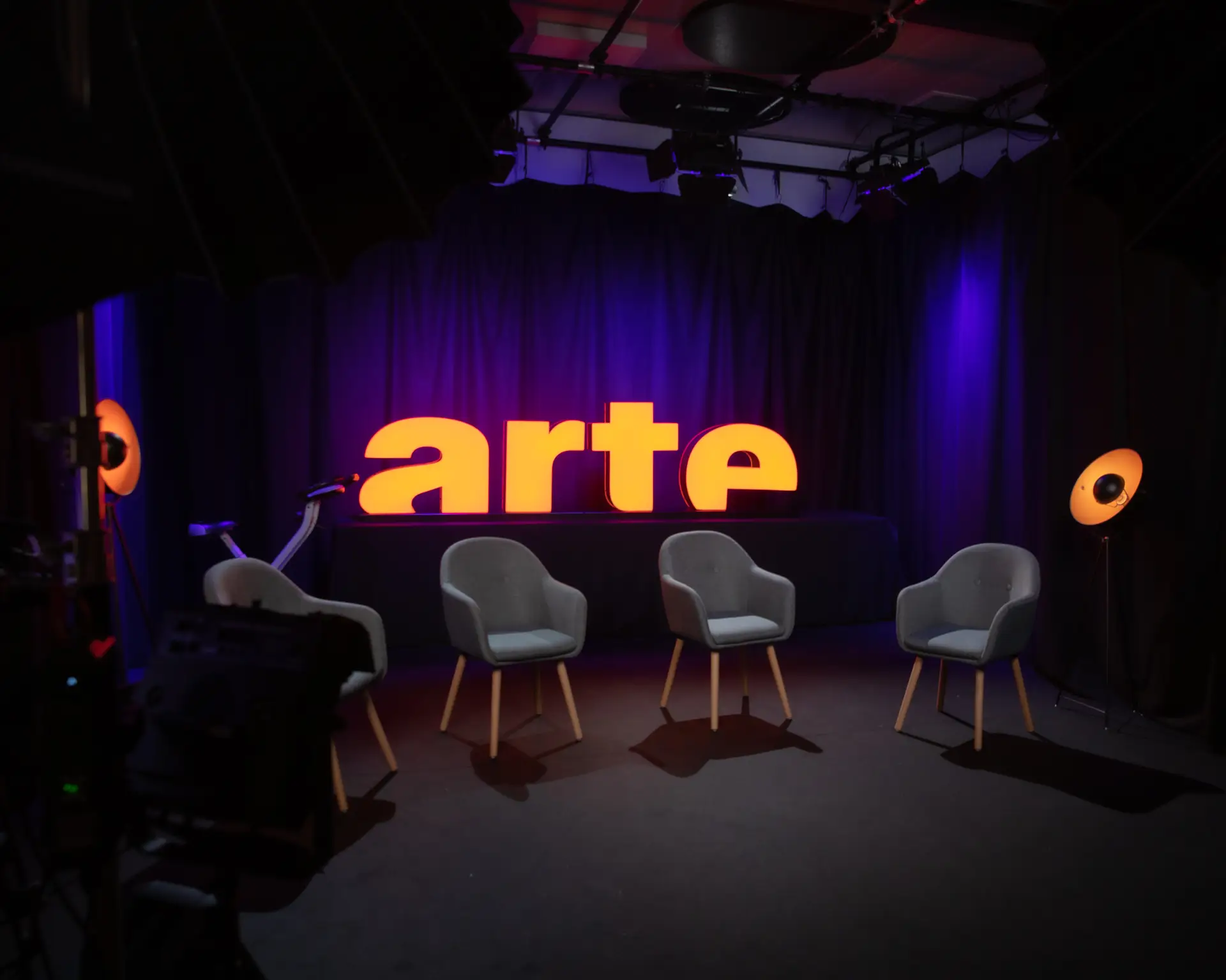 arte web emission journalisme twitch youtube linkedin corporate streaming direct live